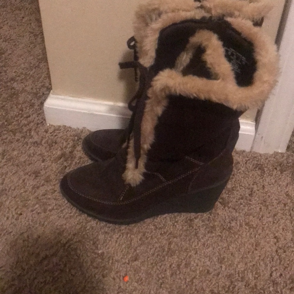 Shoes - Picture 2 of 4